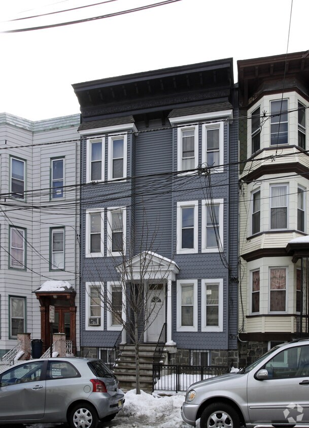 Building Photo - 121 Hutton St