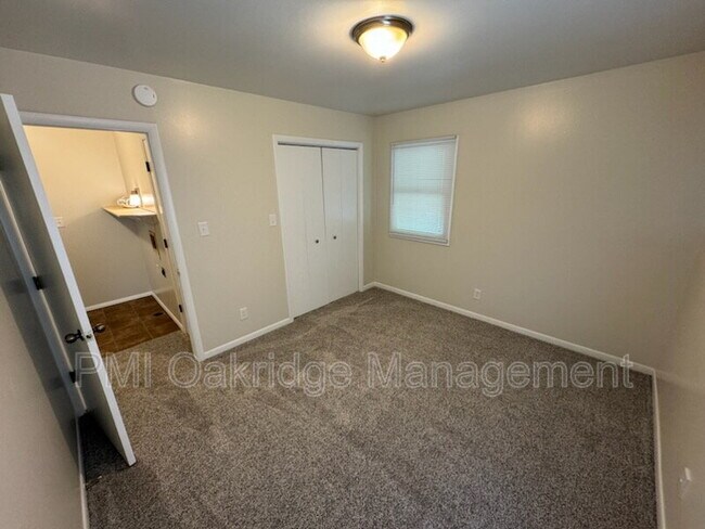 Foto del edificio - 3539 Waynesville Rd