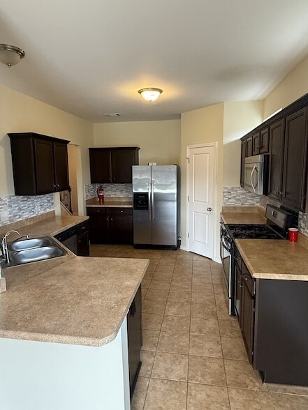 Foto del edificio - 1629 Robindale Dr