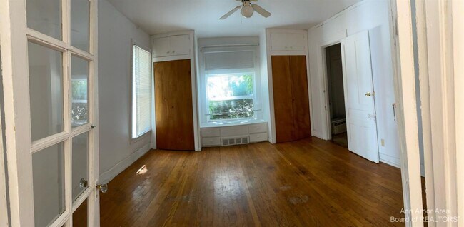 Building Photo - 313 S Huron St