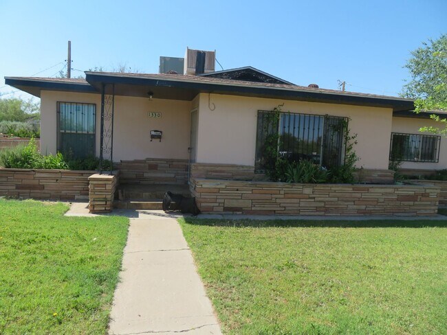 Building Photo - 4 Bedrooms, 1.5 bath Home For Rent with Al...