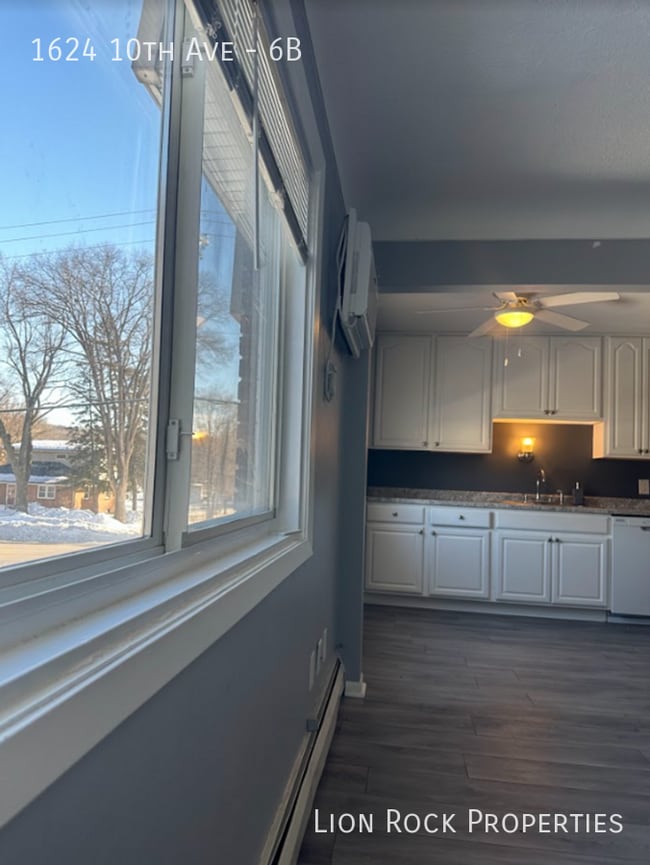 Building Photo - 1624 10th Ave