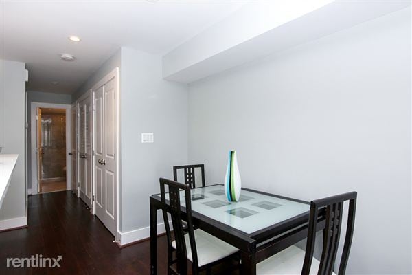 Building Photo - 426 15th St NE