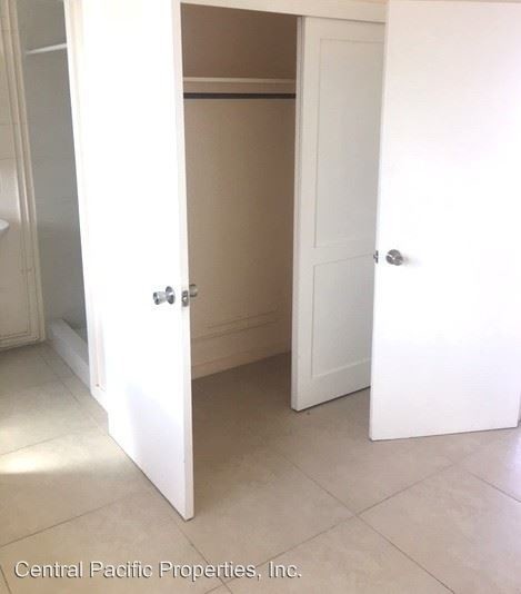 Building Photo - 1302 Young St