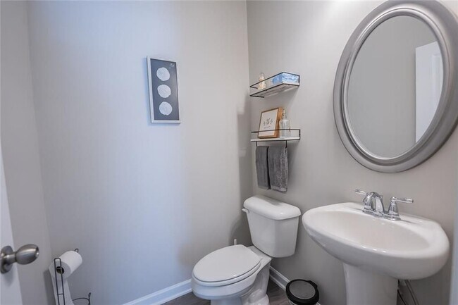 Foto del edificio - 454 Burgundy Terrace SE