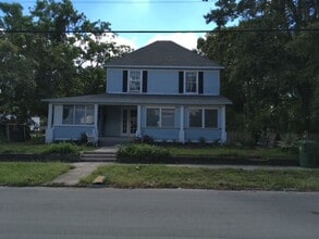 Building Photo - 1601 12th Ave W