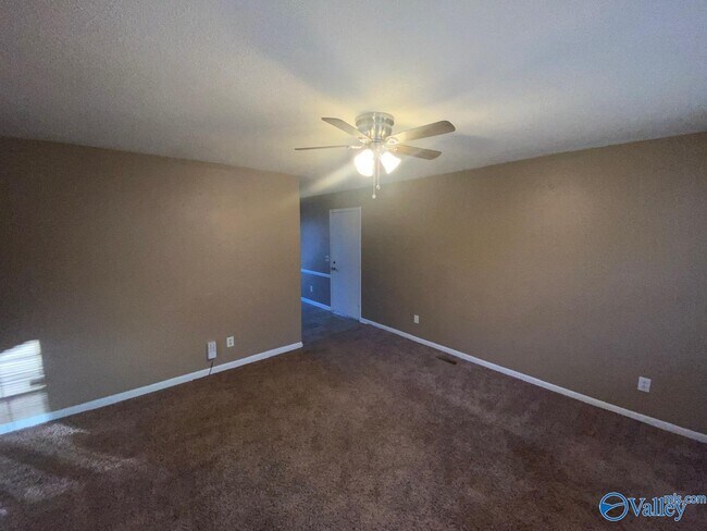 Foto del edificio - 5020 Kyle Ln NW