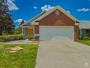 Building Photo - 200 Sarah Creek Ct