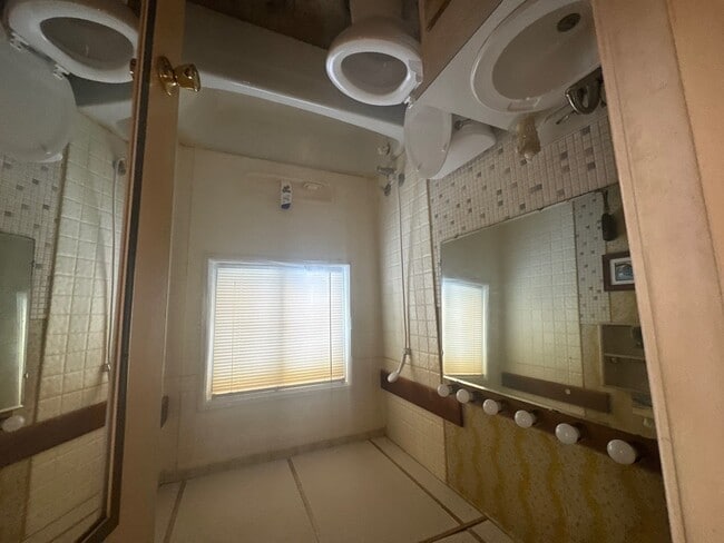 Foto del edificio - 1323 Cedar St