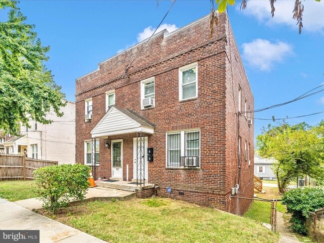 Front of Building - 4215 Dix St NE