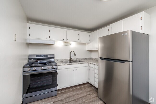 2 habitaciones, 1 baño - 862 pies cuadrados - Cocina - Clayton Village Apartments