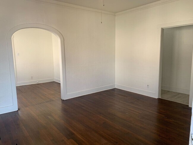Foto del edificio - COMING SOON! 1 Bedroom 1 Bath with Origina...
