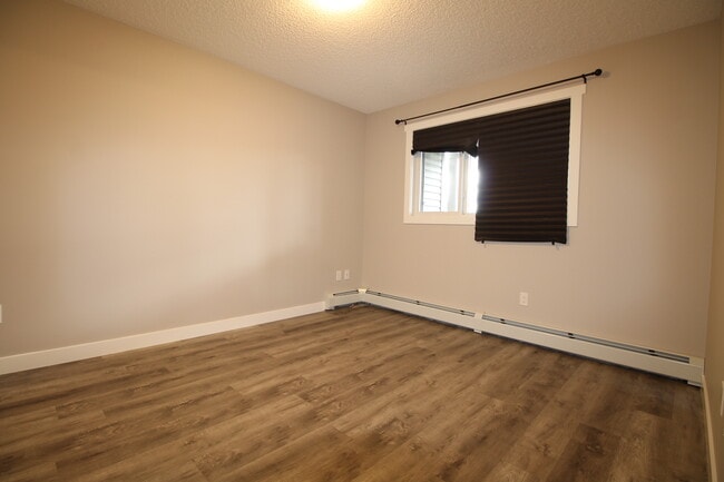 Building Photo - 1506 Tamarack Blvd NW