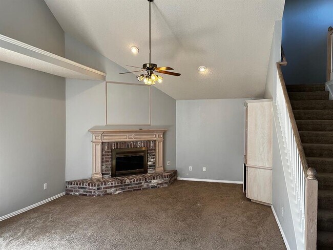 Building Photo - 4041 Lamorna Dr