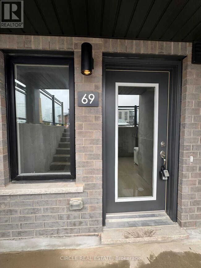 Photo du bâtiment - 940-940 St David St N