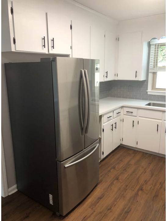 Kitchen with quartz countertops - 313 Grace St