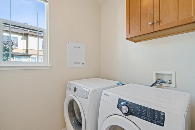 Foto del edificio - PRIME CORNER HOME IN TRINITY PARK NEAR SCENIC TRAILS | EXCELLENT ACCESS