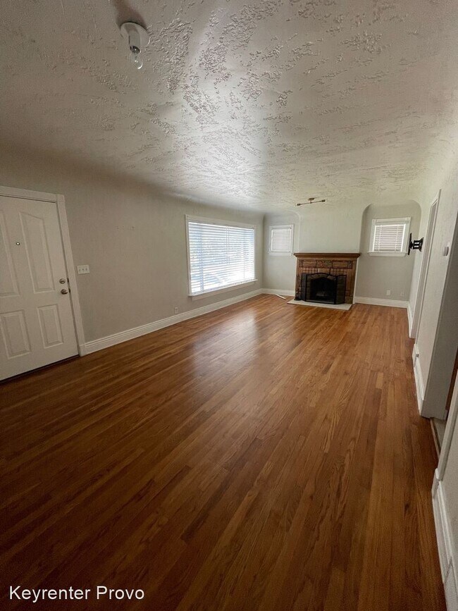 2 br, 1 bath House 330 W 200 S House for Rent in Provo, UT