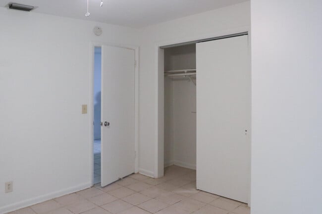 Foto del edificio - 651 W 36th St