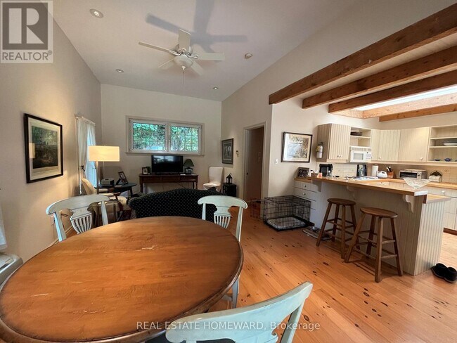 Photo du bâtiment - #1 FURNISHED - 869 15 HIGHWAY