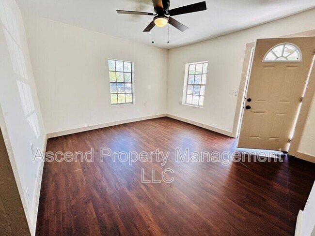 Building Photo - 727 Henderson Ave