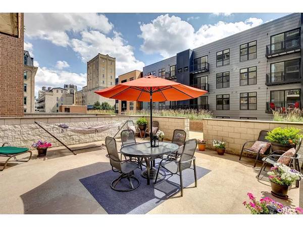 Patio privado - 401 S 1st St