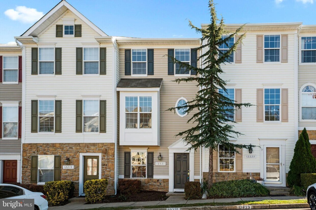 Primary Photo - 12221 Densmore Ct