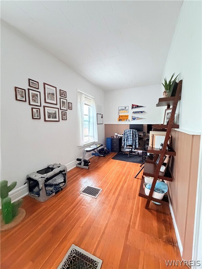 Foto del edificio - 579 W Delavan Ave