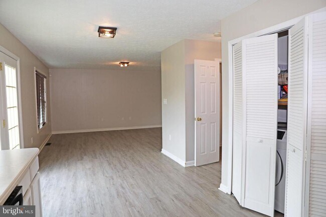 Building Photo - 307 Dinali Dr