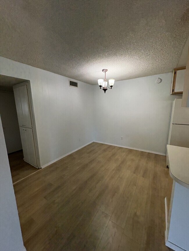 Building Photo - 6031 Rowan Way