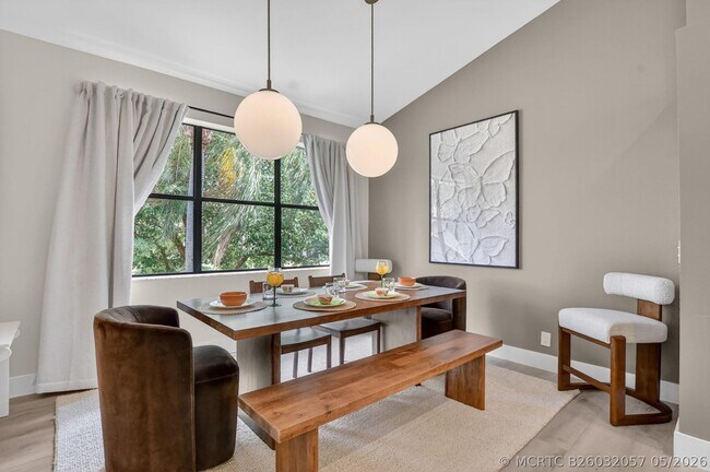 Building Photo - 5801 Coach House Cir
