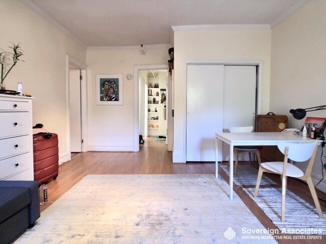Building Photo - 320 W 106th St