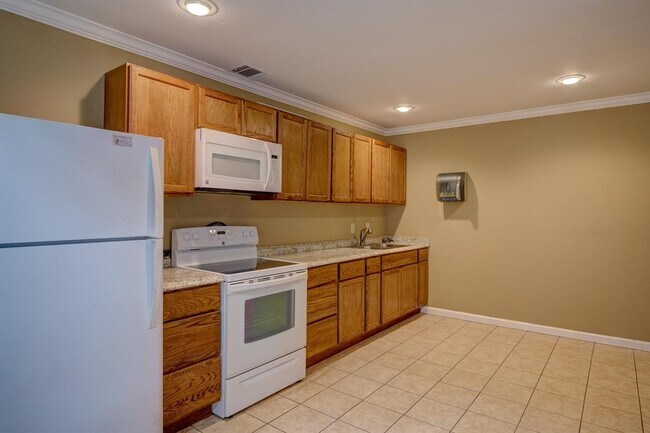 Building Photo - 914 Oak Glen Dr