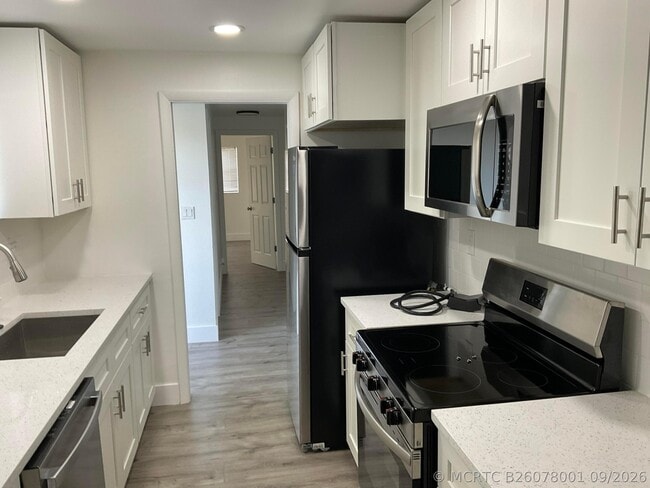 Building Photo - 5662 Parke Ave