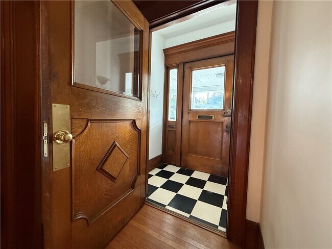 Foto del edificio - 1036 Monroe Ave