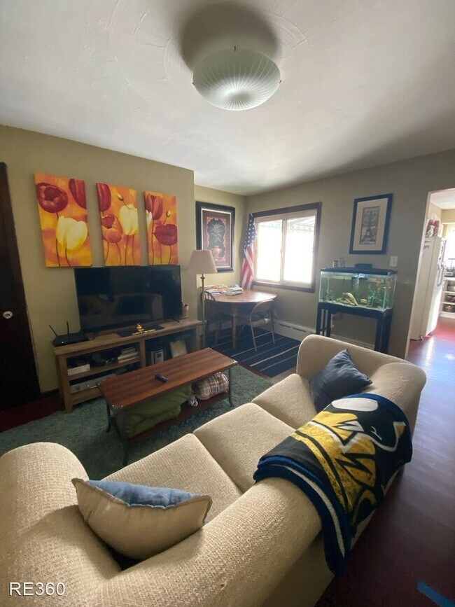 Building Photo - 5 br, 2 bath House - 26 Sharon St South Si...