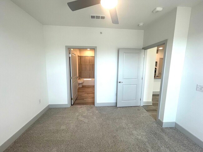Building Photo - 2201 Texas 195 Apt #1174, Georgetown, TX 78633 - 1 BR 1 BA condo
