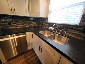 Building Photo - 30 Rdg Crk Dr