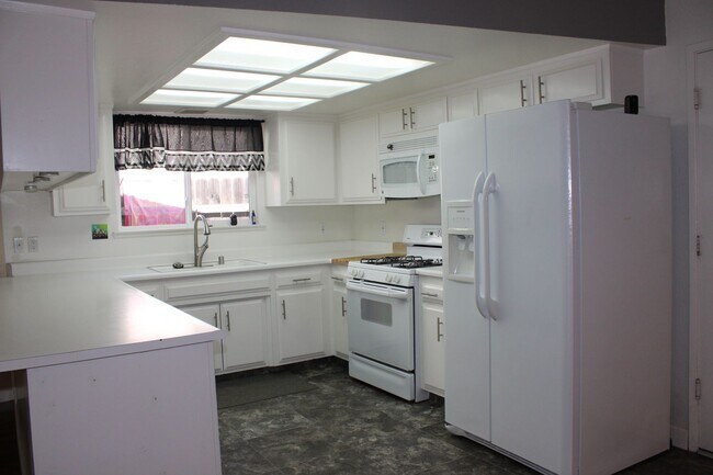 Building Photo - 1513 Dana Way