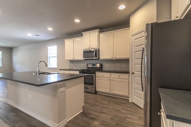 Building Photo - 3205 Beryl Woods Ln Austin, TX 78728