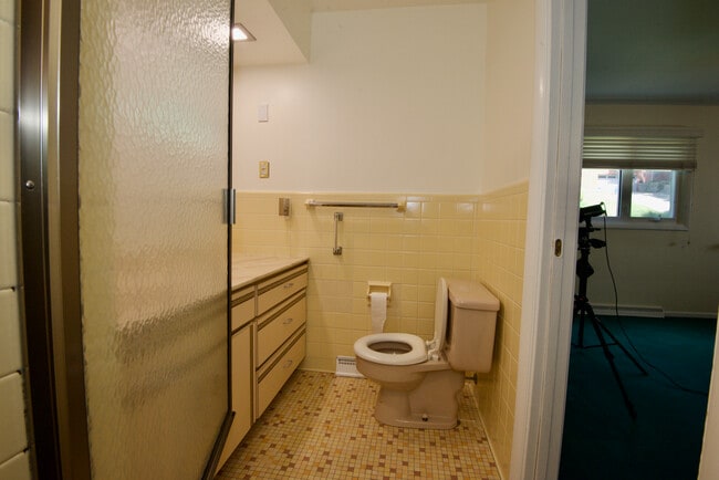 Building Photo - 1149 Sunrise Dr