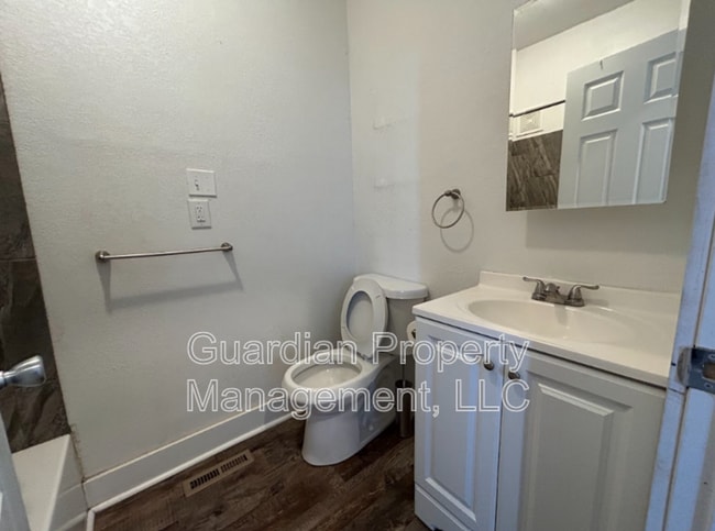 Foto del edificio - 108 N Buchanan St