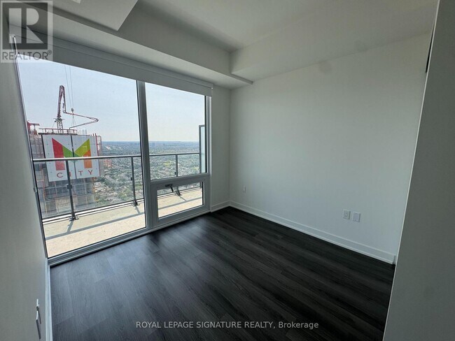 Photo du bâtiment - 448 Burnhamthorpe Rd W