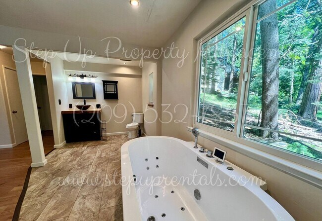 Building Photo - Rustic Modern 3 Bedroom Sanctuary with Designer Kitchen and Expansive Deck