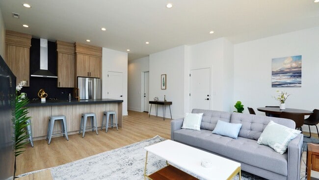 Sala de estar/cocina - 2513 N Halsted St
