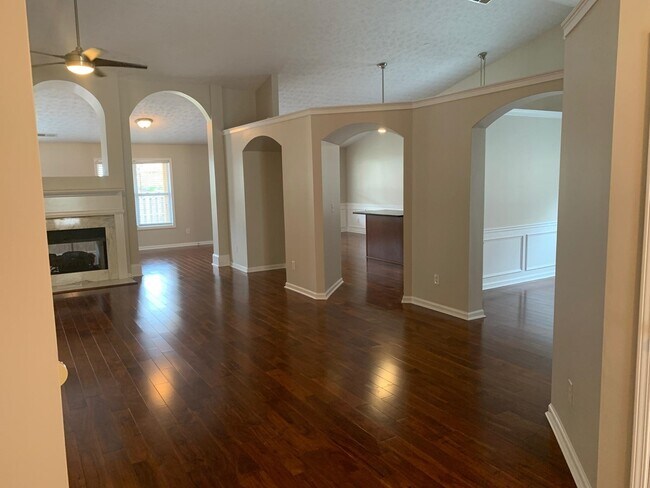 Foto del edificio - 1002 Simonton Glen Dr SE