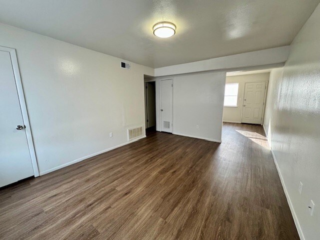 Building Photo - 920 N Leverett Ave