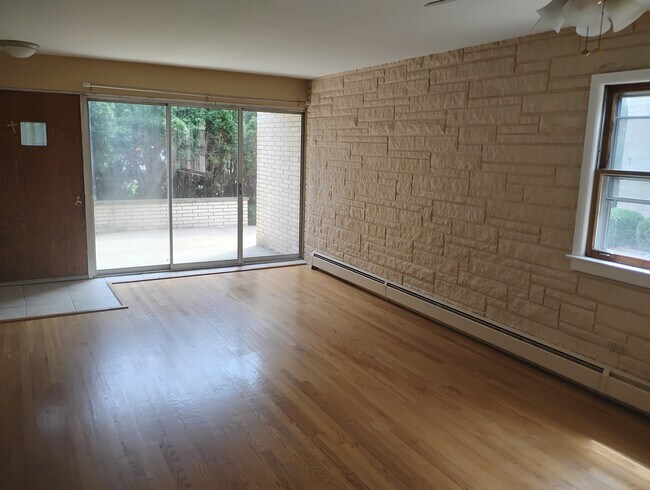 Foto del edificio - 1245 N La Grange Rd