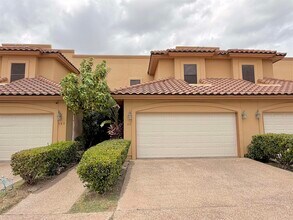 Building Photo - 707 St James Dr