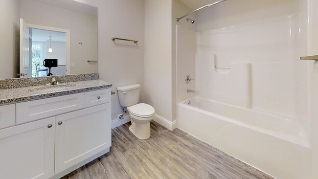 Interior Photo - 309 W Washington
